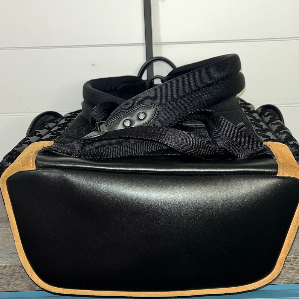 Coach Hitch Backpack – Style C6609 (H2161-C6609) - Rare & Discontinued - Picture 5 of 14